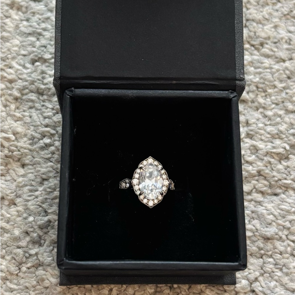 Beautiful Vintage Oval Clear Stone Sterling Silver Ring 925